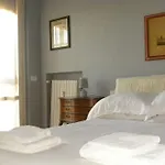 Bright Apt With Views And Terrace
